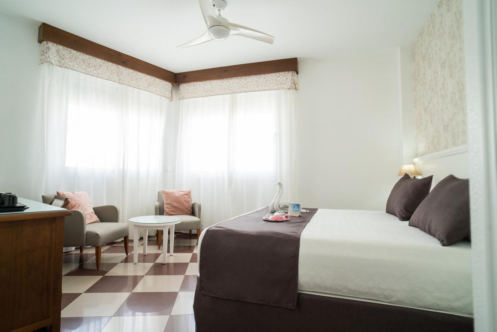 Hotel Avenida Tropical By Bossh! Salobreña